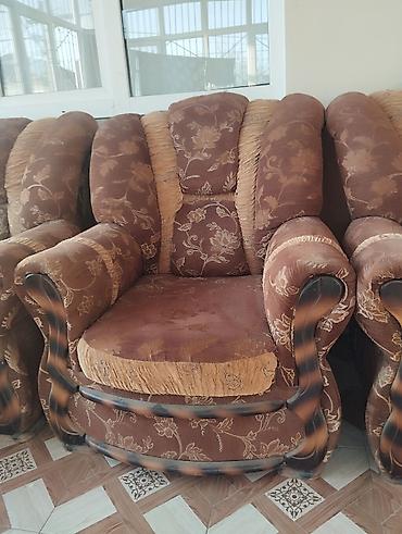 salon divan: 1 divan 2kreslo satılır 60azn divan açılır real alıcı əlaqə saxlasın — 4