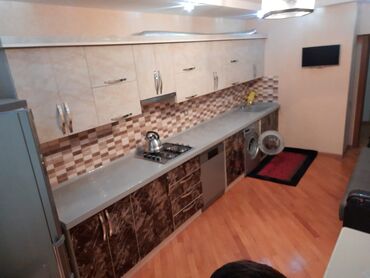 Uzunmüddətli kirayə mənzillər: Mənzil 1000 AZN kirayədədir.Çıxarış var. Əşyalı satılır. 3 otaq 135kv — 3