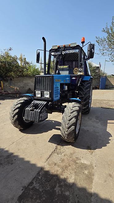 Коммерческий транспорт: Belarus 892 traktoru Texniki xüsusiyyətlər və təchizat: - 4x4 (tam — 5