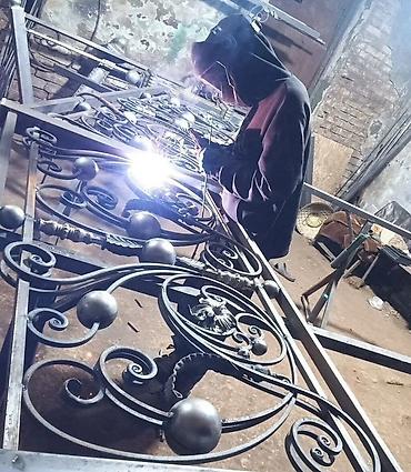 Изготовление перил: Изготовление перил Материал: Кованное железо, Наружные, Бесплатный замер — 120