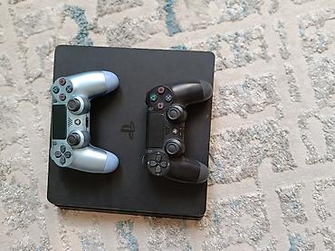 dualshock 4 original: Sony PlayStation 4 Slim с двумя беспроводными геймпадами DualShock 4 — 2