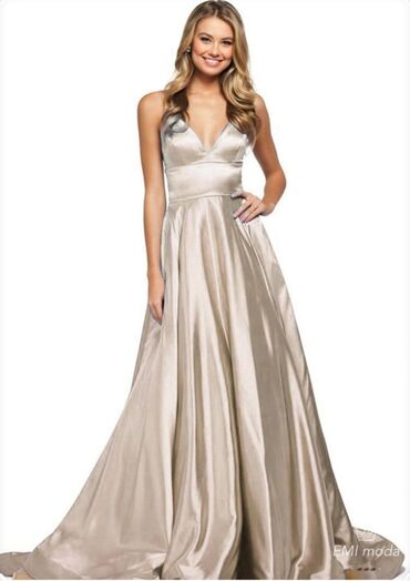 Haljine: 2700din na lalafo.rs — 3 Haljine: 2700din — 3