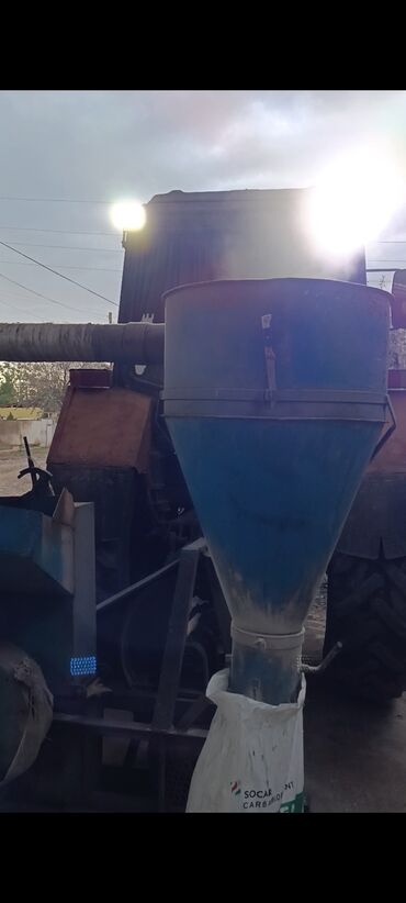 Yem üyüdən aparatlar: Kombayn tipli mobil yem üyüdüb‑qarışdıran qurğu - Traktorun kuyruq — 15