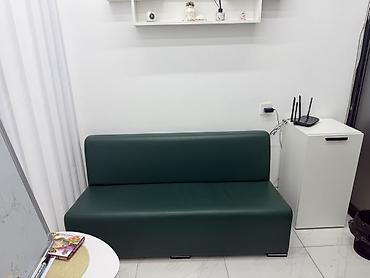 Divanlar: Tünd yaşıl rəngli yumşaq oturacaq divanı satılır. Müasir və səliqəli — 2