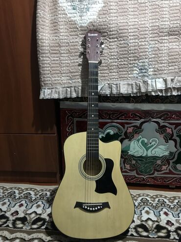 Гитары: Продаётся гитара рабочая! работает очень хорошо,всё четко! цена 2000