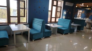 restoran divan: 5 dəst divan və masa satılır. Divanların olçüsü 1.20 və 1.40. Bir