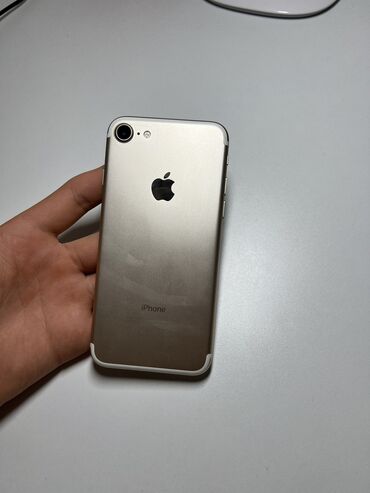 Apple iPhone: IPhone 7, Б/у, 32 ГБ, Золотой, Чехол, 77 %