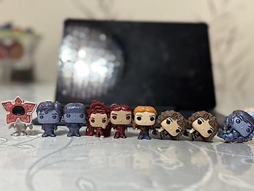 kinder oyuncaqları: Stranger things kinder kolleksiyası . Satıram qiymət 4-35 azn aralığı — 10