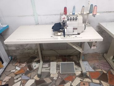 швейный материал: Швейная машина Оверлок, Полуавтомат