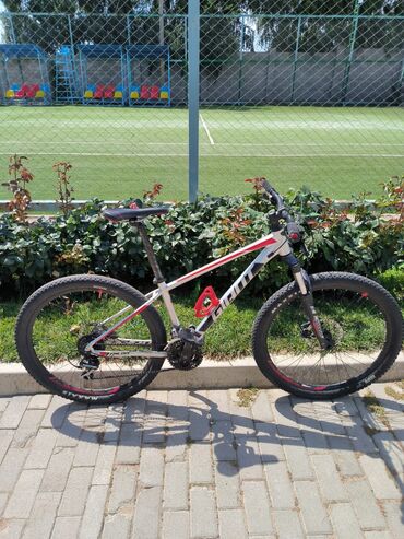 велосипед giant talon: GIANT TALON 3 (2019) рама:S колеса:27.5" тормоза гидравлические, один