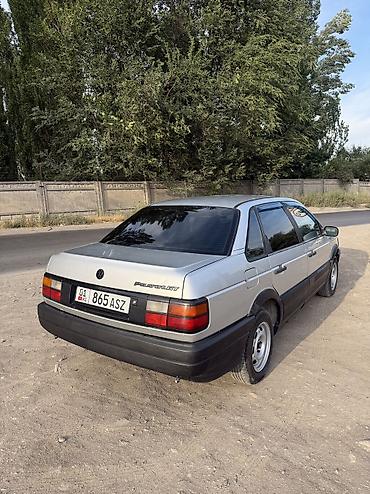 8: Volkswagen Passat: 1990 г., 1.8 л, Механика, Бензин, Седан — 4
