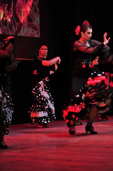 Другие услуги в сфере красоты и здоровья: Театр-студия фламенко "Эсмеральда" начинает набор в группу фламенко с — 16