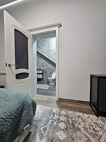 Долгосрочная аренда домов: 210 м², 7 комнат, Балкон застеклен, Бронированные двери, Утепленный — 16