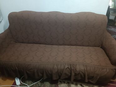 Продаю диван с двумя кресламицена 2000 сом