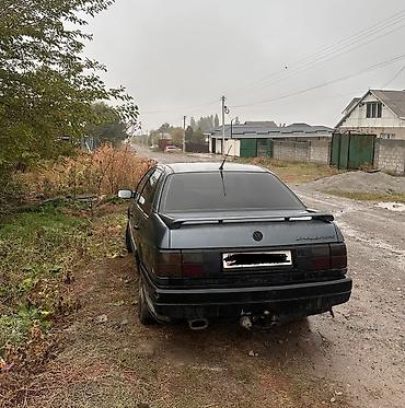 Volkswagen: Volkswagen Passat: 1989 г., 1.8 л, Кол менен иштөөчү, Бензин, Седан — 2