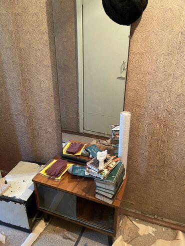 гостиница бишкек 7 мкр в Кыргызстан | Посуточная аренда квартир: Отдам все за 1000 сом!самовывоз мкр Учкун !!!срочно!шкаф трюмо с