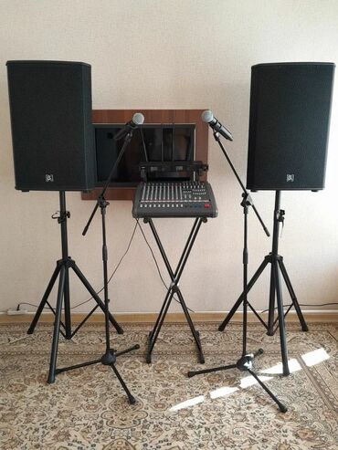 DJ-lər: Kalonka🔈, mikrofon🎤, DJ🕴🏼, fotoqraf📷, isiqlar🪩, tustu aparati