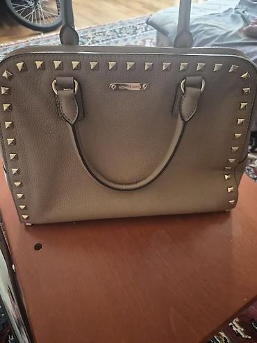 Çantalar: Michael Kors qadın çantası - Model: Dəri əl çantası, üst hissədə — 1