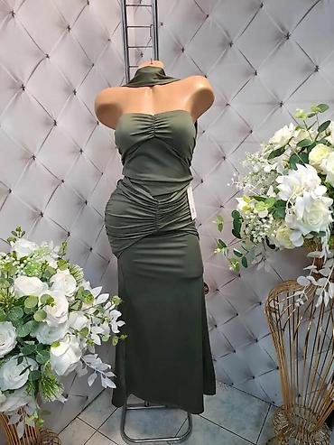 push helanke prodaja: Elegantna duga haljina bez bretela sa drapiranim detaljima - Kroj — 3