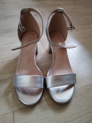 srebrna haljina kakve cipele: Sandals, 37