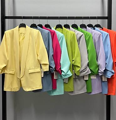 bench jakna: Sakoi koji svakoj zeni trebaju dostupni u puno prelepih boja ▪︎Cena — 3
