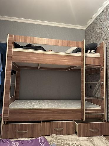 iki: İki mərtəbəli taxta çarpayı - Material: ağac/LDSP dekorlu taxta, açıq — 1