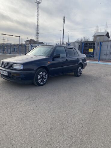 Volkswagen: Volkswagen Vento: 1993 г., 1.6 л, Механика, Газ, Седан