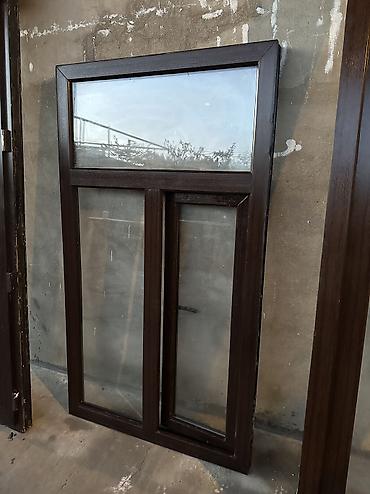 plastik bocka: 2 qapı, 1 pəncərədir. Və rəngi koyu meşə gedir Qapinin ölçüləri — 2