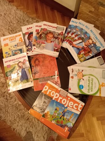 tek flis za devojcice: Komplet polovnih knjiga za 4 razred, izdavač Logos