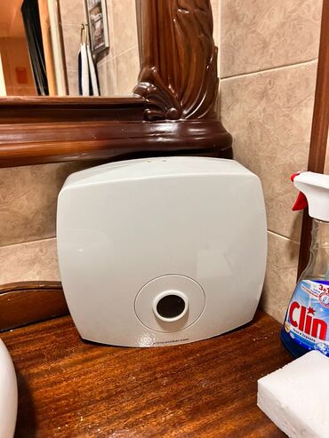 туалетная бумага ош: Диспенсер для бумажных полотенец,в отличном состоянии.Ползовались 3