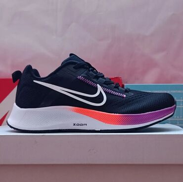 Patike i sportska obuća: Nike, 41, bоја - Crna