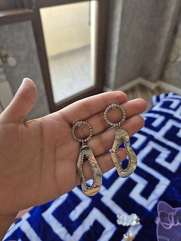 Sırğa, Ünvandan götürmə lalafo.az -da Sırğa, Ünvandan götürmə