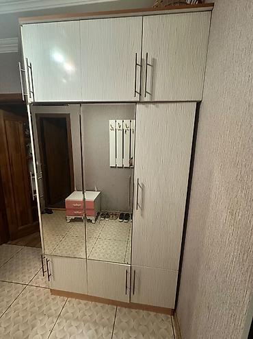 Dolablar: İşlənmiş, 4 qapılı, Güzgülü, Ağ, Açılan, Düz dolab — 1