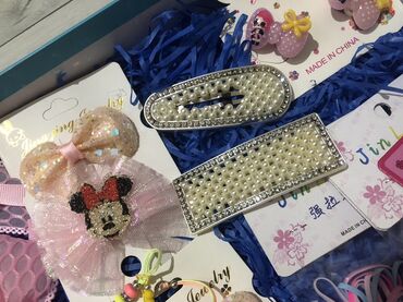 Saç aksesuarları: Uşaqlar üçün nəzərdə tutulmuş müxtəlif saç aksesuarları dəsti. Dəstə — 7