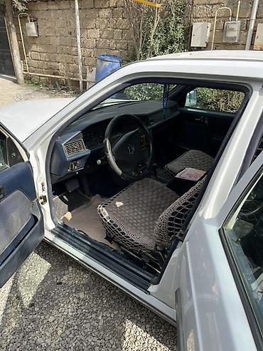 lexus ct 200: Mercedes-Benz 190 (W201): 2 l | 1992 il Sedan — 9