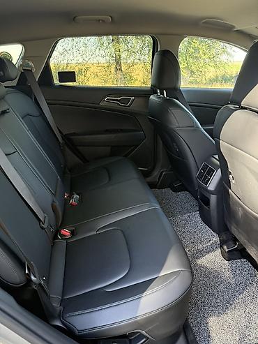 салон машины: Kia Sportage: 2022 г., 1.6 л, Автомат, Гибрид, Кроссовер — 7