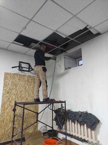 Установка вытяжек и вентиляции: Установка вентиляции приточной клапана вытяжки сверлим чисто без грязи — 11