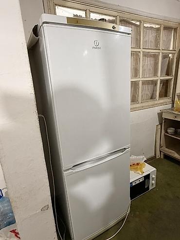 Холодильник Indesit, Б/у, Двухкамерный, 60 *