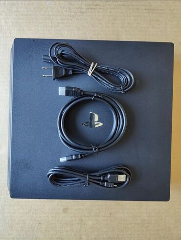 PS4 (Sony Playstation 4): Playstation 4 pro 1 tb 09.00 praşifkalı model içərsində ideal oyunlar