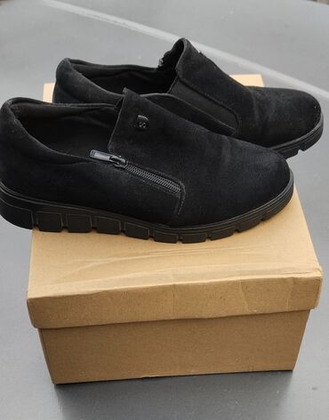 платформа туфли: Продаю подростковые,замшевые туфли для девочки. Цвет черный, размер
