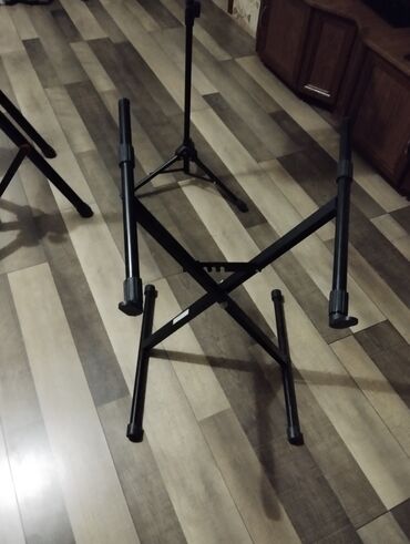 Digər auditexnika: Səhnə və tədbirlər üçün tam səs sistemi paketi Tərkib: - Mixer pultu — 10