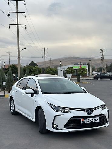 Toyota: Toyota Corolla: 2021 г., 1.8 л, Вариатор, Гибрид, Седан — 6