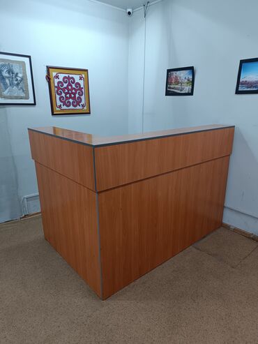 офисная мягкая мебель: Офисный ресепшн 1 Высота 1.25 м 2 Длина 1.82 м 3 Ширина 1.24 м