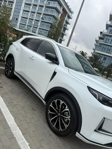 Changan: Changan Uni-T/CS55 Plus ağ rəngli şəhər krossoveri Xarici dizayn: - — 1