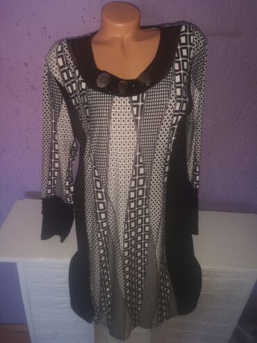 haljina na prugice: Ženske haljine na prodaju prva crno bela 1500 dinara, druge po 800
