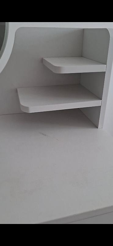 Antique Desks: Beli sto za sminkanje, koriscen godinu dana. Poseduje ogledalo sa led — 5