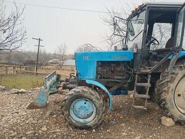 Traktorlar: Belarus 82.1 traktor – ön bıçaqlı (buldozer tipli) Xüsusiyyətlər: - — 2