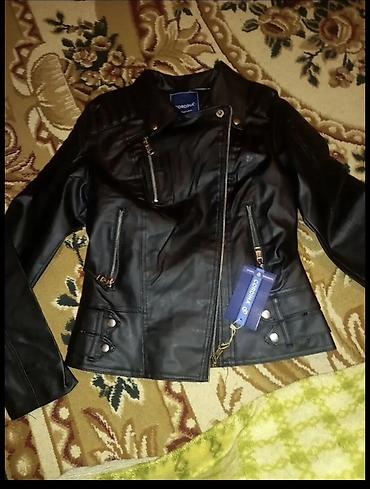 xonca bezekleri: Qadınlar üçün dəri görünümlü qara biker gödəkçə – CORDINA - Rəng — 1