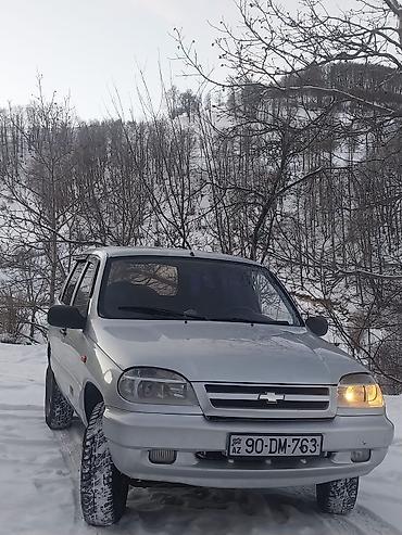 mini traktorlarin satisi: Chevrolet Niva SUV - Kuzov: kompakt 5 qapılı krossover/SUV - Rəng — 1