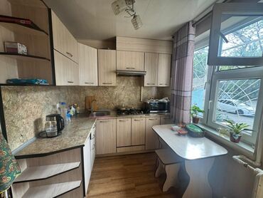 обмен квартиры на квартиру с доплатой: 3 комнаты, 58 м², 104 серия, 1 этаж, Косметический ремонт